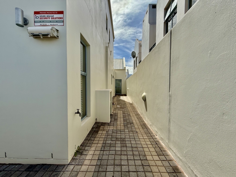 4 Bedroom Property for Sale in Blue Lagoon Western Cape